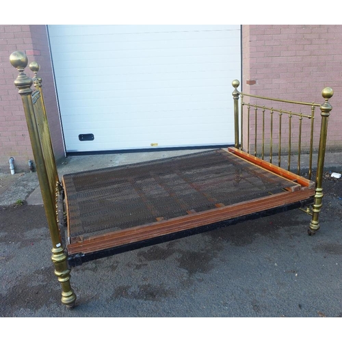 428 - Late 19th / early 20th century brass bed, double, with sprung base and side rails, no mattress, 140 ... 