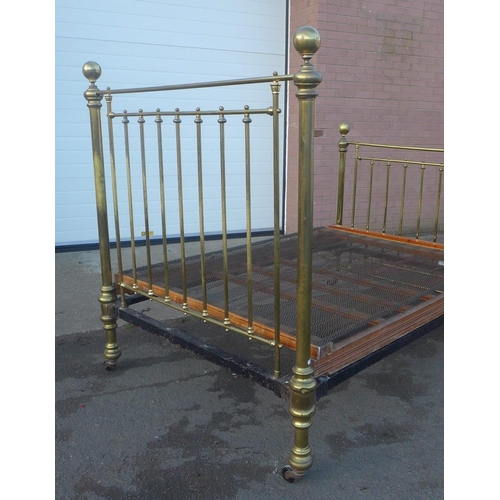 428 - Late 19th / early 20th century brass bed, double, with sprung base and side rails, no mattress, 140 ... 