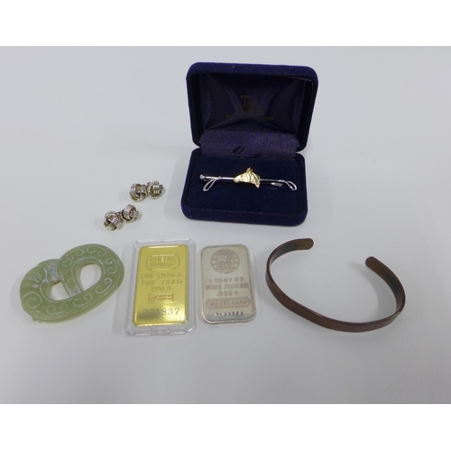 25 - Links of London silver cufflinks, an equestrian tie clip, carved hardstone plaque, copper bracelet, ... 