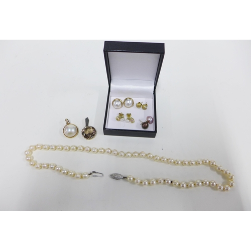 57 - A pair of 9ct gold mabe pearl earrings and matching pendant, two pairs of 9ct gold earrings, costume... 