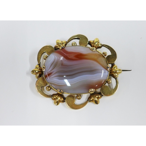 1 - An agate brooch with yellow metal frame and a rolled gold stiff hinged bangle (2)