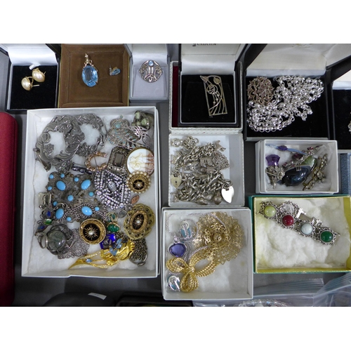 17 - A large collection of silver and costume jewellery (a lot)