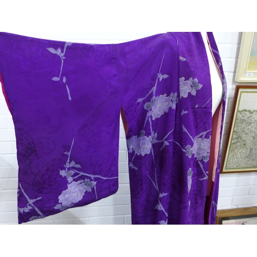 318 - Purple silk kimono and a yellow obi (2)