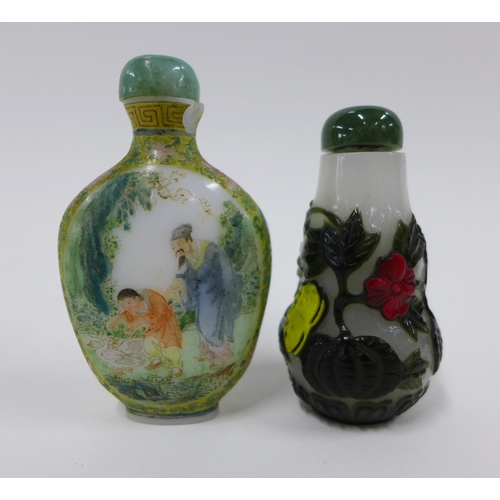 325 - Chinese snuff bottles to include a double gourd glass bottle with yellow and red flowers and green l... 