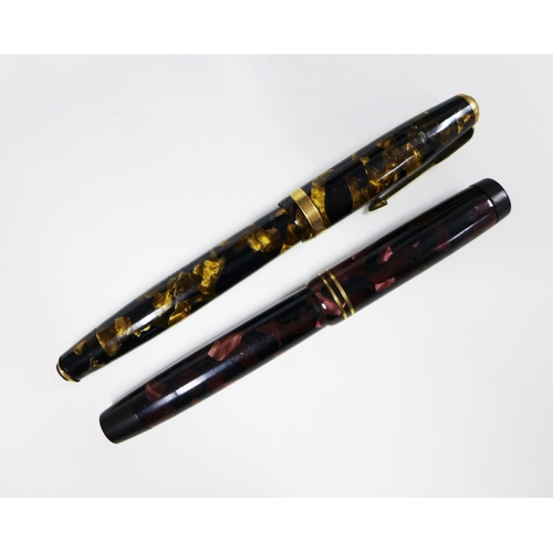 331 - Vintage Parker fountain pen with 14ct gold nib, Reg No 784404 and another fountain pen (2)