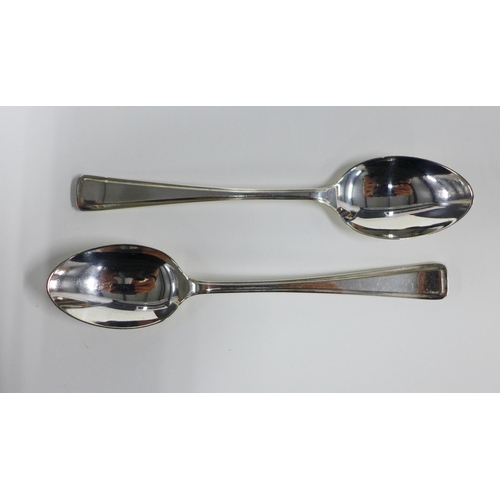 49 - George V set of twelve silver teaspoons and matching sugar tongs, Birmingham 1930, in fitted case (1...