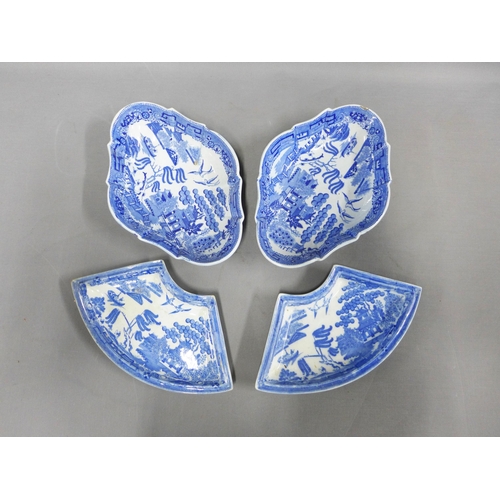 94 - A pair of Staffordshire pearlware transfer printed blue and white Willow pattern dishes and a pair o... 