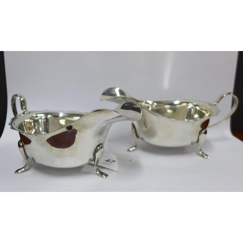 47 - A pair of George VI silver sauceboats, Viners, Sheffield 1938, (2)