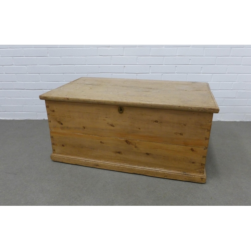 246 - Pine blanket / storage box. 48 x 101 x 55cm