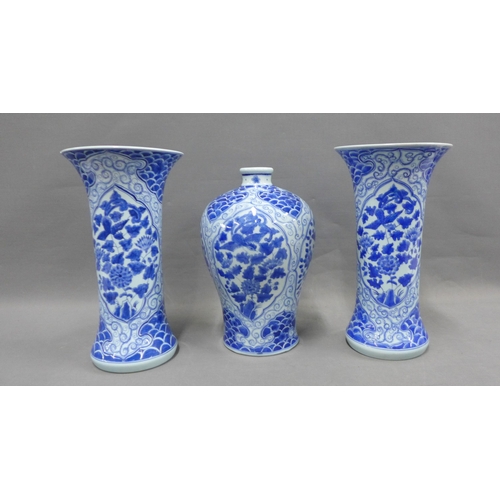 421 - Three modern Chinese blue and white vases (3) tallest 32cm