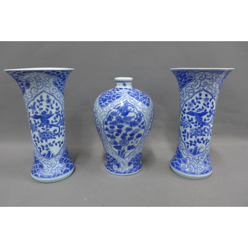 421 - Three modern Chinese blue and white vases (3) tallest 32cm