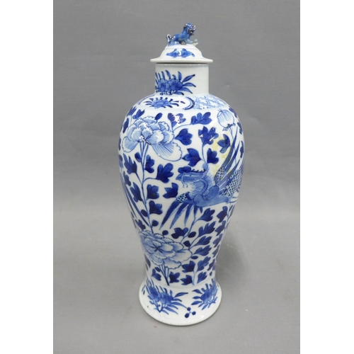 423 - Chinese blue and white vase and cover 30cm