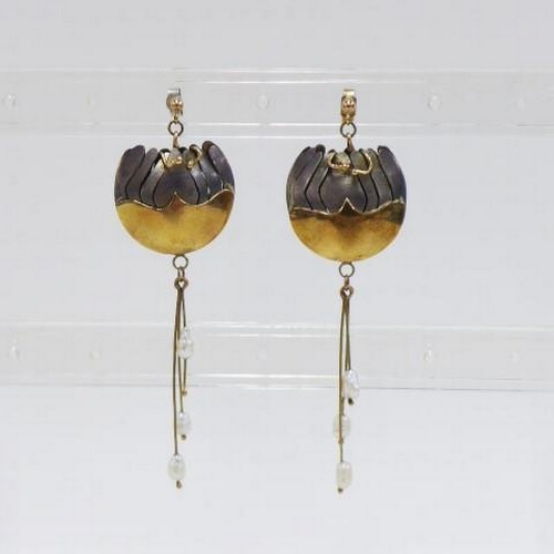 69 - Pair of 9ct gold, silver and baroque pearl earrings by Kathleen Thomson (2)