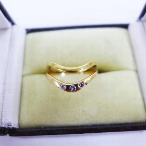 70 - 18ct gold wishbone wedding band, Edinburgh 1951, together with an 18ct gold wishbone ring set with t... 