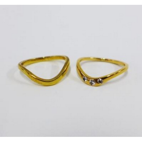 70 - 18ct gold wishbone wedding band, Edinburgh 1951, together with an 18ct gold wishbone ring set with t... 