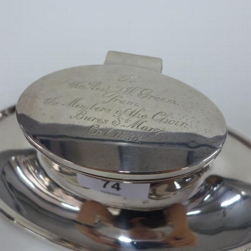 74 - George V silver desk inkstand complete with glass liner, Birmingham 1932, 20 x 8cm