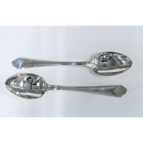 27 - QEII cased set of twelve silver teaspoons with matching sugar tongs, Birmingham 1958