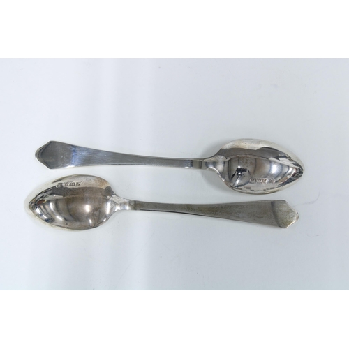 27 - QEII cased set of twelve silver teaspoons with matching sugar tongs, Birmingham 1958