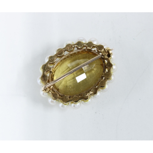 40 - 9ct gold pearl and citrine brooch, Edinburgh 1967, 3cm