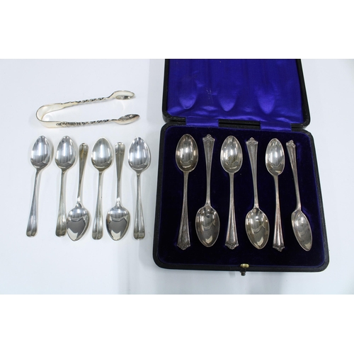 81 - Georg V set of six silver teaspoons,  London 1912, in fitted case, together with six Viners Sheffiel... 