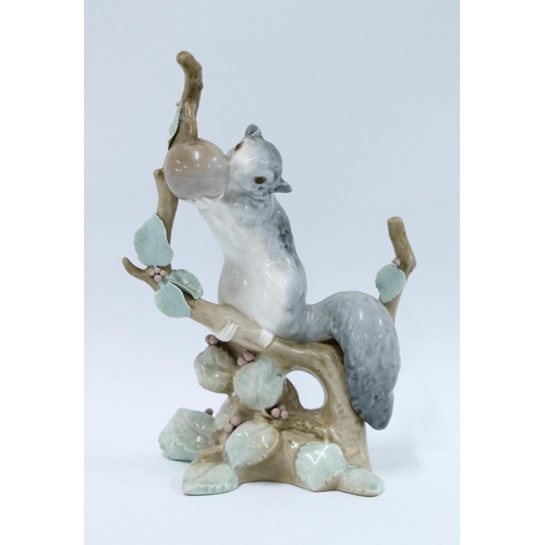 118 - Lladro squirrel in a tree figure, 23 x 16cm.