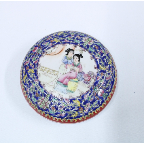 136 - Chinese erotic dish and cover, Qianlong mark to the base, 14cm.