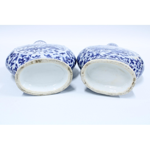 144 - Pair of Chinese blue and white Moonflasks (2) 22 x 16cm.