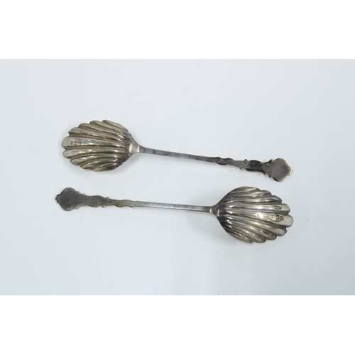 16 - Set of six Edwardian silver teaspoons with matching sugar tongs, Birmingham 1906