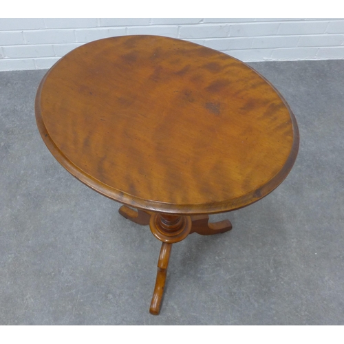 202 - Mahogany pedestal table with an oval top and outswept tripod legs, 72 x 55 x 43cm.