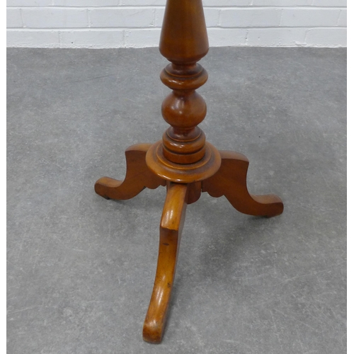 202 - Mahogany pedestal table with an oval top and outswept tripod legs, 72 x 55 x 43cm.