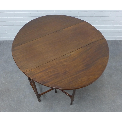 220 - Edwardian mahogany spider gateleg table, with oval drop leaf sides. 72 x 95 x 87cm.