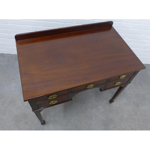 224 - Mahogany ledge back desk with five drawers, brass handles and square tapering legs with spade feet .... 