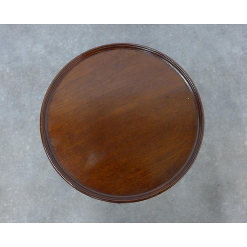 228 - Mahogany pedestal table a circular dished top. 61 x 39cm.