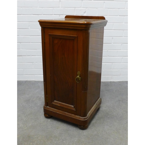 257 - Mahogany ledge back pot cupboard. 78 x 39 x 37cm.