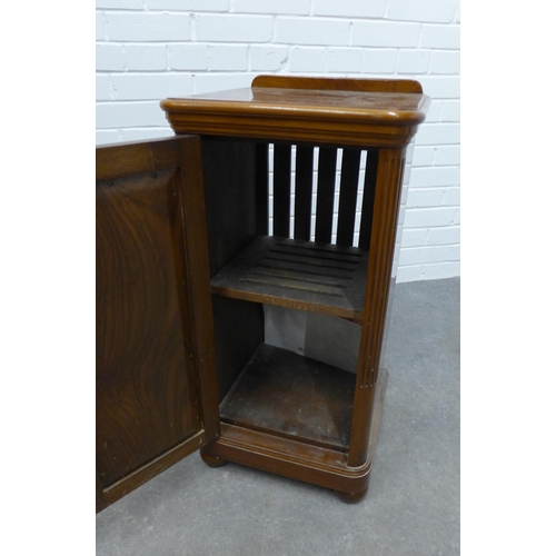 257 - Mahogany ledge back pot cupboard. 78 x 39 x 37cm.