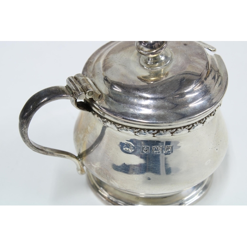 27 - Victorian silver cream jug, Sheffield 1900 and a silver salt with matching silver mustard pot, Birmi... 