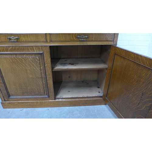 278 - Late 19th / early 20th century oak bookcase cabinet, the top with a pair of glazed doors with a shel... 