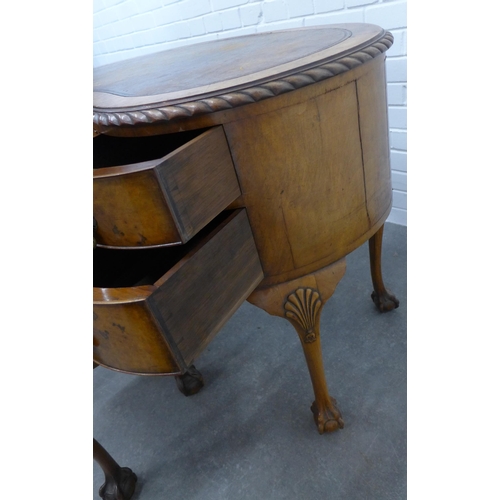 281 - Walnut kidney shaped desk / dressing table matching  and stool. 77 x 121 x 58cm. (2)