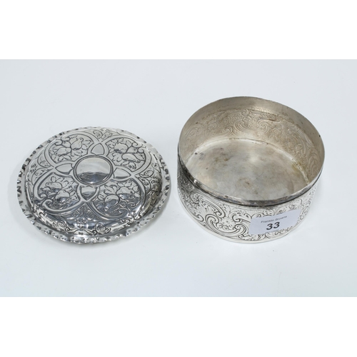 33 - George III silver box and cover of circular form with floral repoussé work, London 1772, 13cm diamet... 