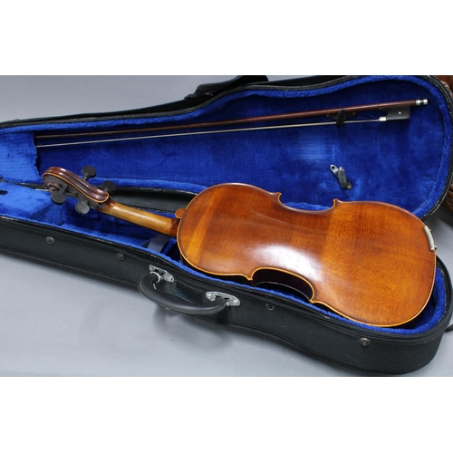 385 - Late 19th / early 20th century Medeo Fino violin with bow and case