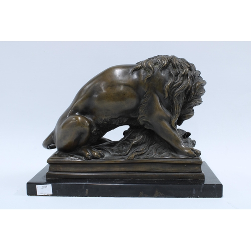 410 - Lion and Boar bronze study, modern production on a black plinth base, 30 x 21cm