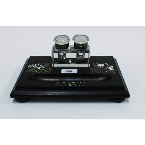 454 - Victorian black hardstone desk inkwell with inlaid bluebell pattern with a double glass inkwell, 26 ... 