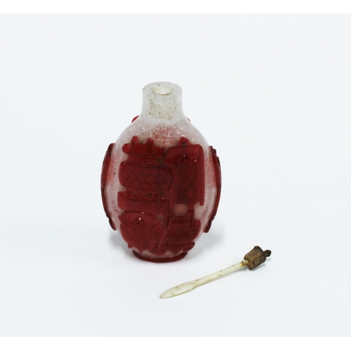 461 - Chinese Qing red overlay glass snuff bottle, height 6.5cm