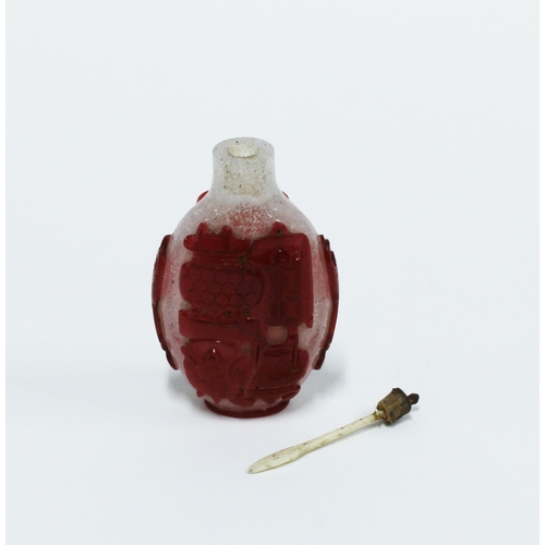 461 - Chinese Qing red overlay glass snuff bottle, height 6.5cm