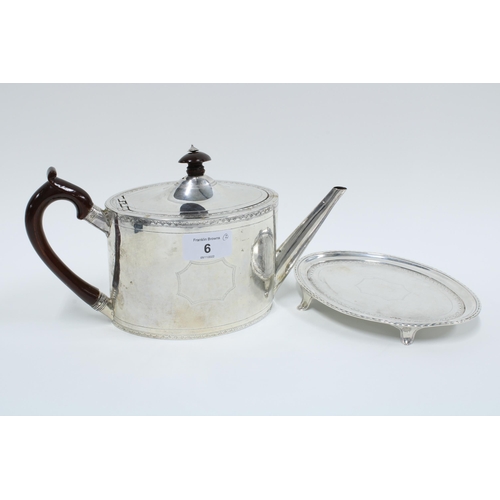 6 - George III silver teapot and matching silver teapot stand, Henry Chawner, London 1790, of oval form ... 