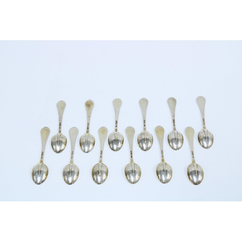 63 - Cased set of twelve silver teaspoons, Edinburgh 1935