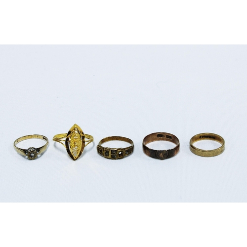 66 - A collection of 9ct gold and yellow metal jewellery to include 9ct gold diamond ring, 9ct gold weddi... 