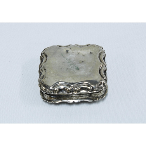 68 - Unmarked continental silver snuff box, 5 x 5cm