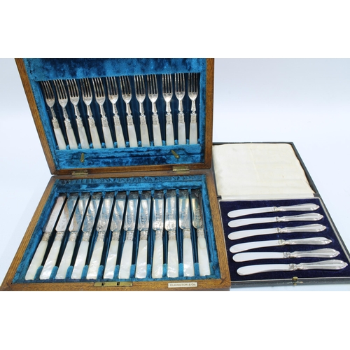 75 - Elkington & Co mother of pearl and Epns set of twelve fruit knives and forks, in an oak canteen toge... 