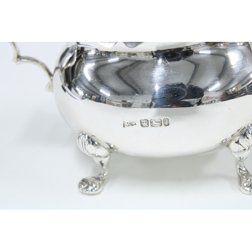 30 - Walker & Hall silver cream jug and sugar bowl, Sheffield 1901 (2)